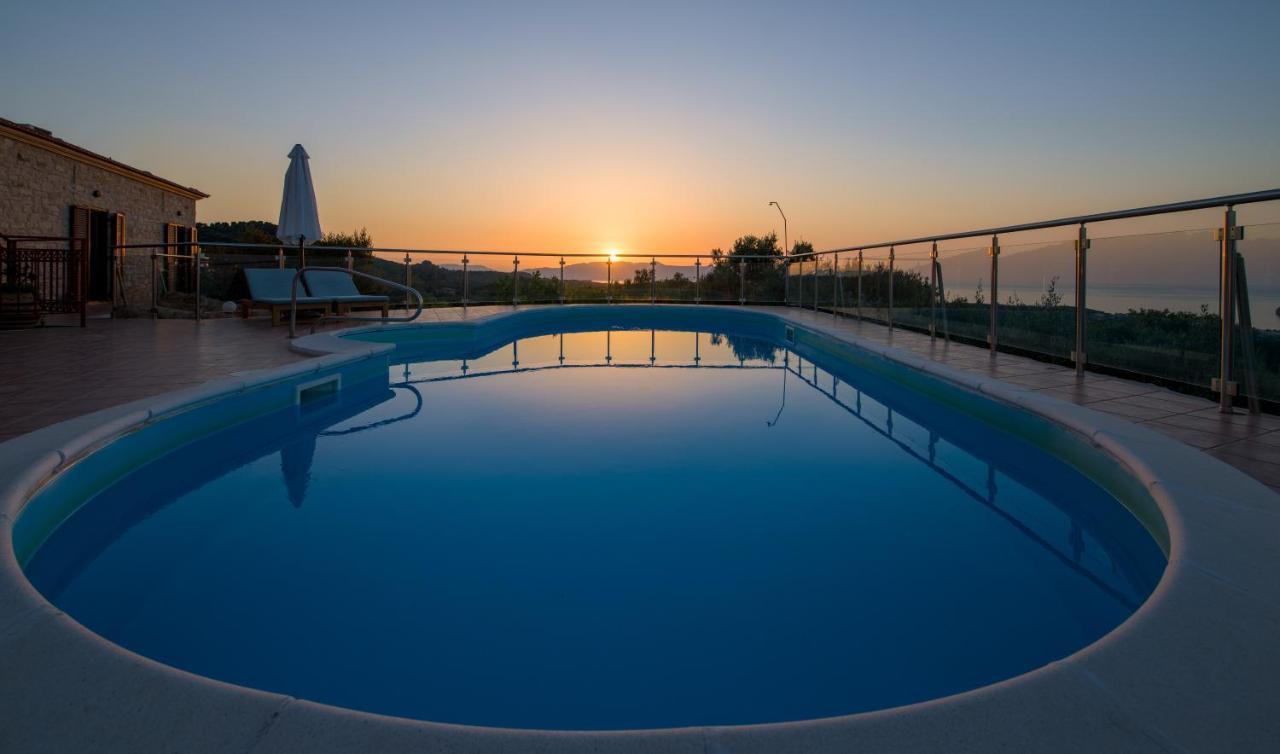 Villa Kourouni ستالوس المظهر الخارجي الصورة